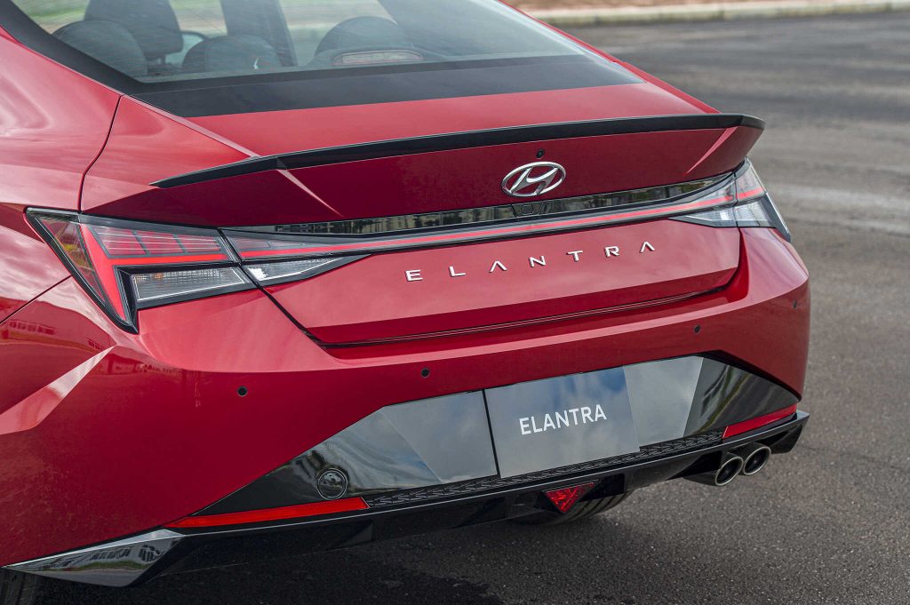 Giá Hyundai Elantra